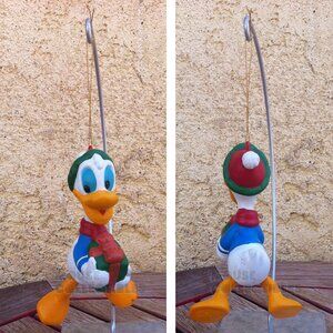 Vintage Walt Disney Donald Duck Ornament Present Christmas Holiday Winter Scarf